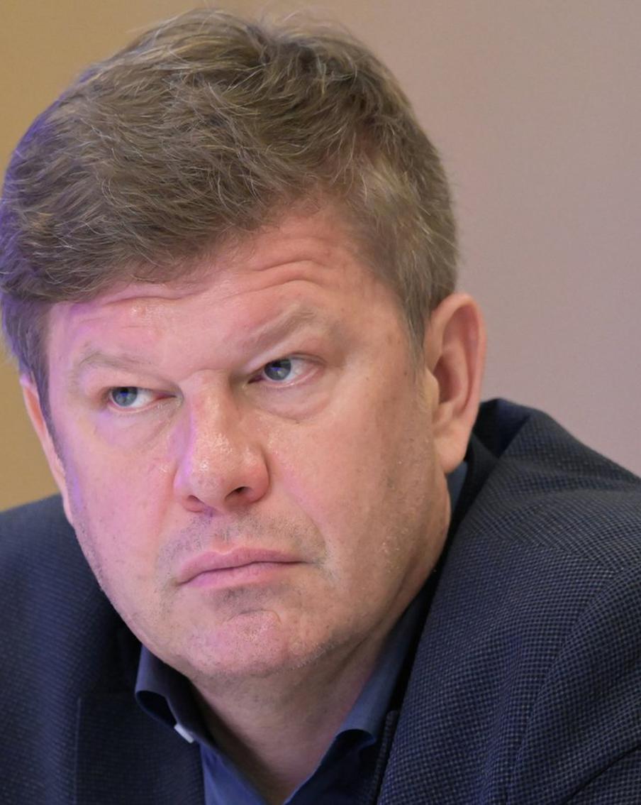 ЕС расширил санкции и включил Губерниева и Зарубина. Евросоюз добавил в санкционный список известных российских журналистов и деятелей культуры. Ограничения предусматривают запрет на въезд и возможную заморозку активов в европейских банках