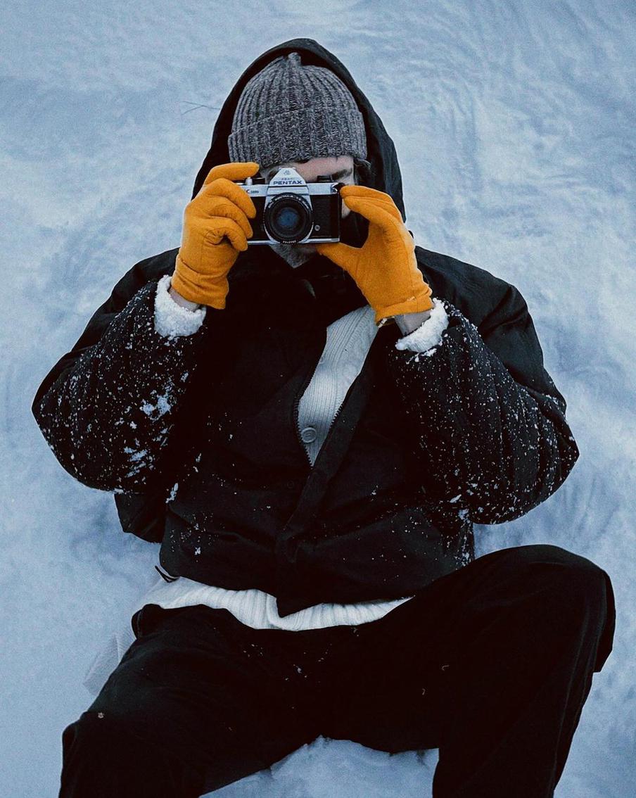 Лучше надеть несколько тонких, но согревающих слоёв, чем один толстый.