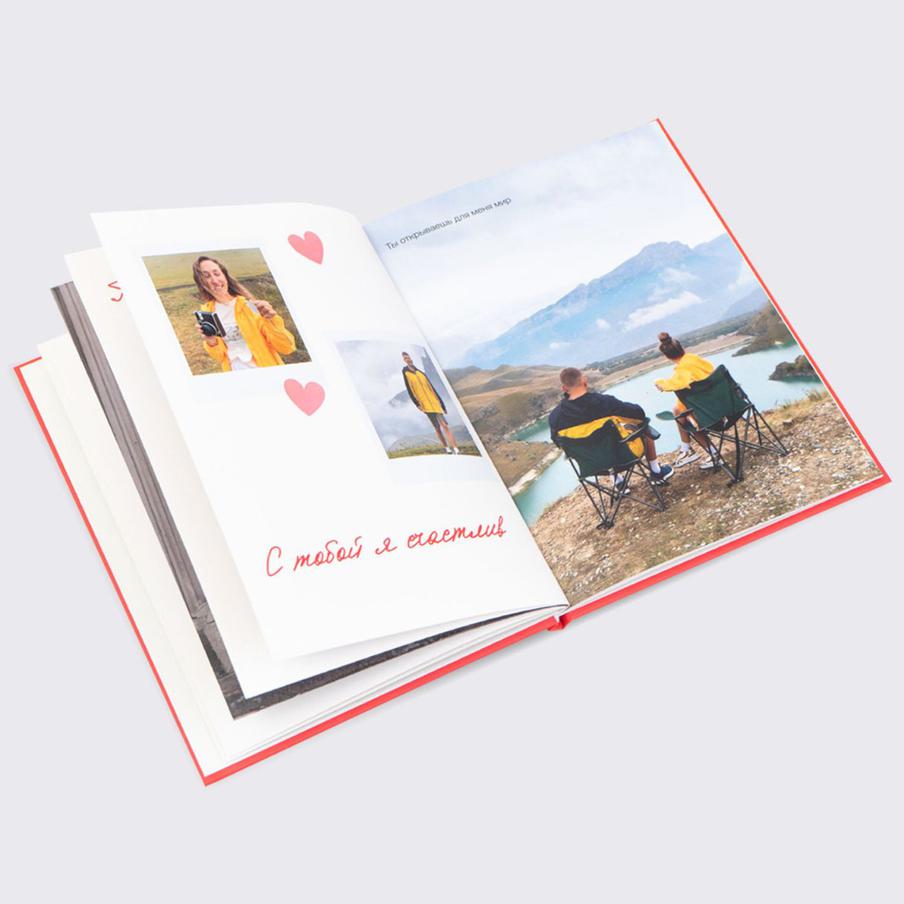 Фотокнигу можно собрать для себя или для партнёра, а также подарить тем, чья любовь сквозь годы вдохновляет, – родителям или бабушкам и дедушкам.