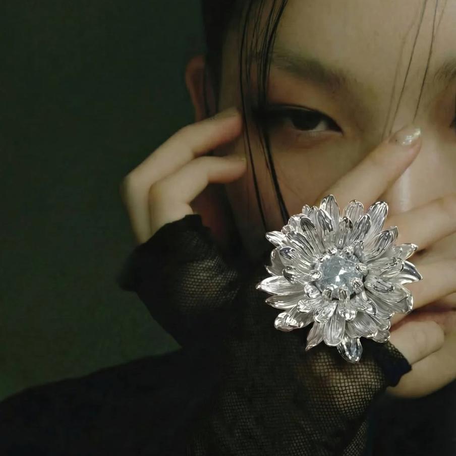 Идея новинки совсем скоро получит продолжение в новой коллекции бренда.