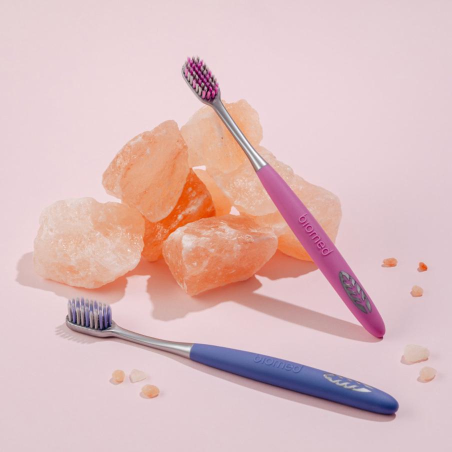 В набор входят щётки двух оригинальных оттенков.