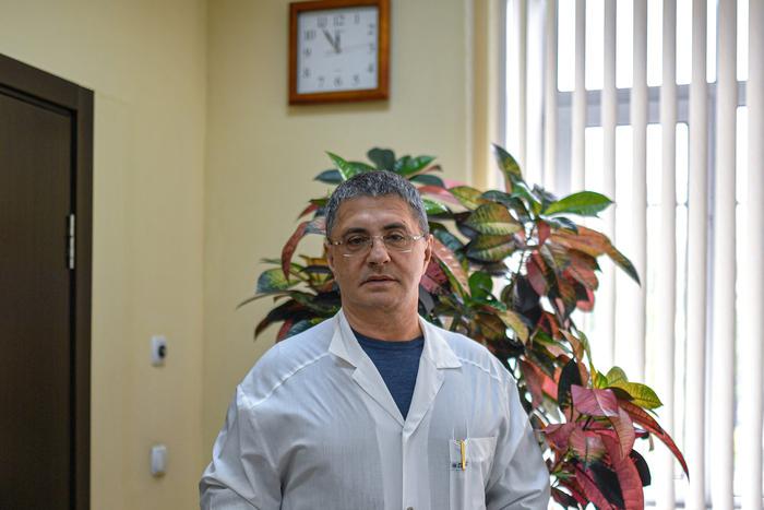 Доктор Мясников рассказал, что игнорирование статинов может привести к параличу