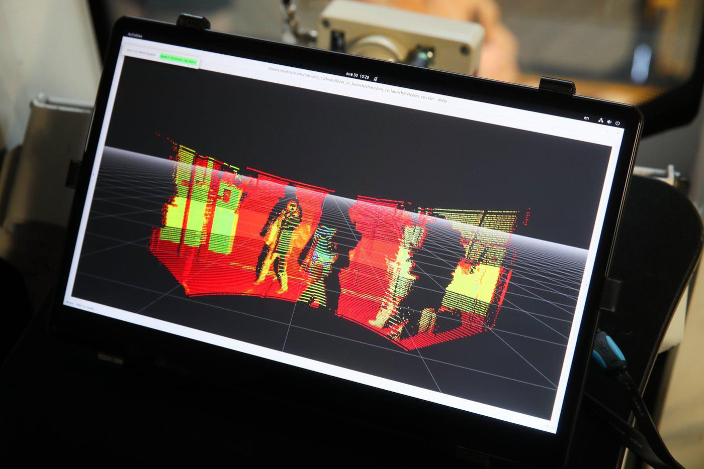 Специальные датчики чётко определяют, что перед ним находится – человек, трубы, рельсы или даже возможные аномалии.