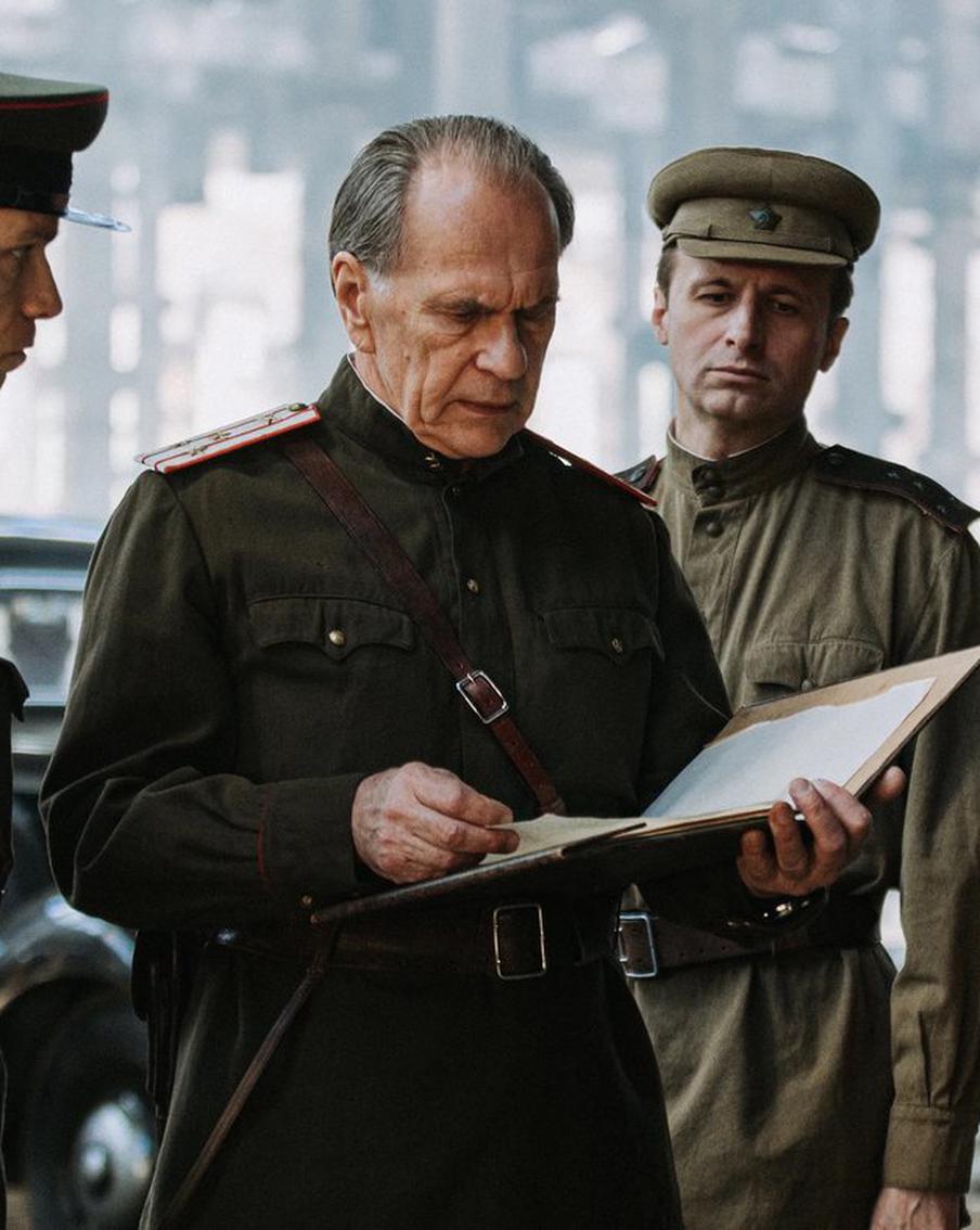 "Атом" выстрелил трижды: телесериал получил три награды на премии "Золотой орёл". На ХХIV Торжественной Церемонии вручения Национальной премии "Золотой орёл" назвали победителей