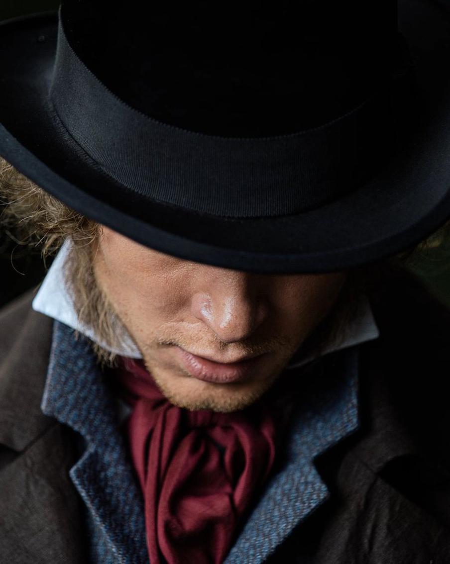 Лучшие костюмы оказались в фильме "Пророк. История Александра Пушкина". На ХХIV Торжественной Церемонии вручения Национальной премии "Золотой орёл" называют победителей