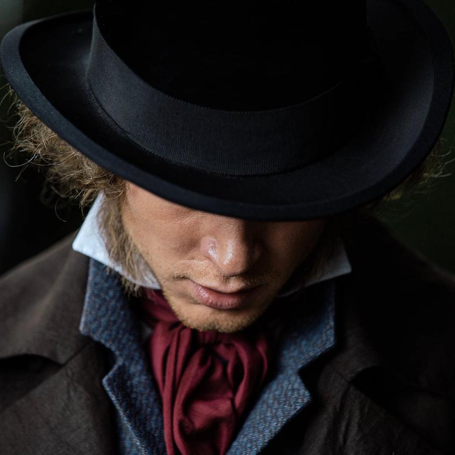 Лучшие костюмы оказались в фильме "Пророк. История Александра Пушкина". На ХХIV Торжественной Церемонии вручения Национальной премии "Золотой орёл" называют победителей