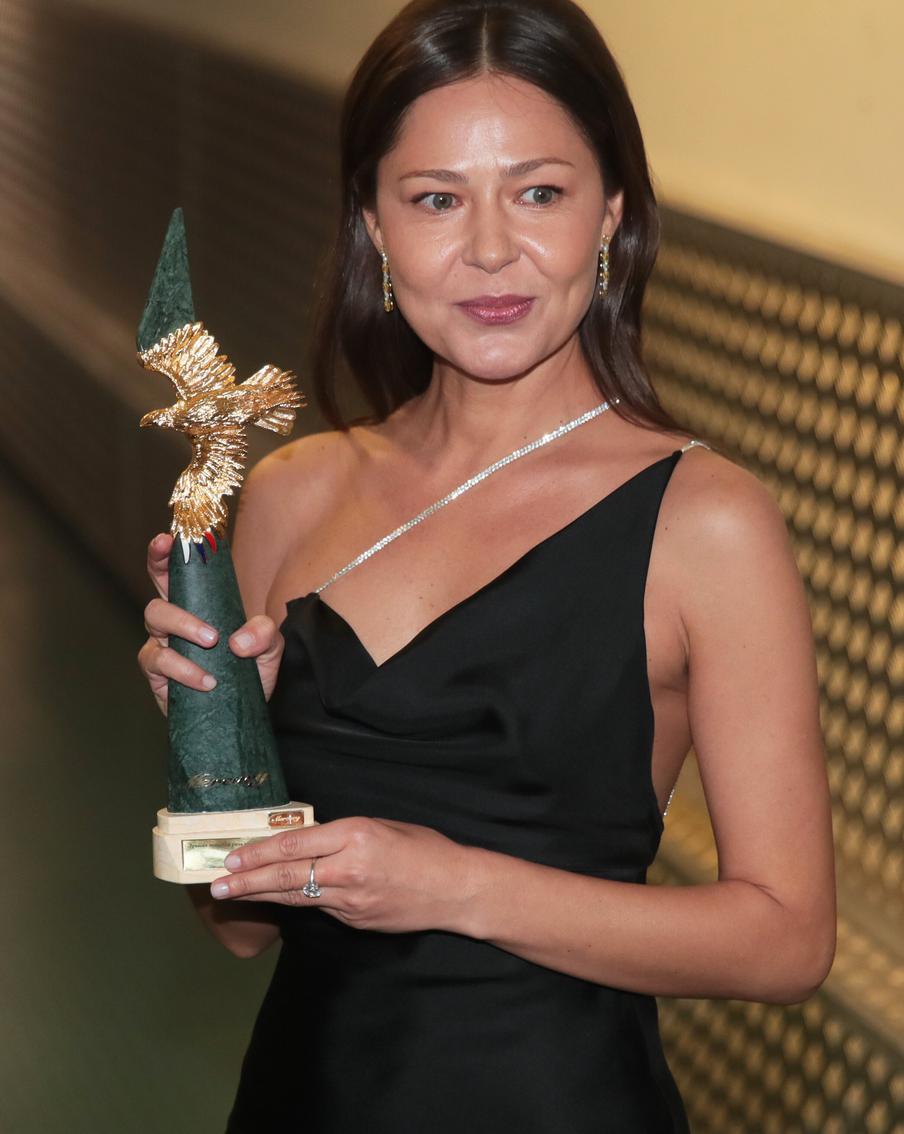 Елена Лядова второй год подряд уходит с Мосфильма с "Золотым орлом". На ХХIV Торжественной Церемонии вручения Национальной премии "Золотой орёл" называют победителей