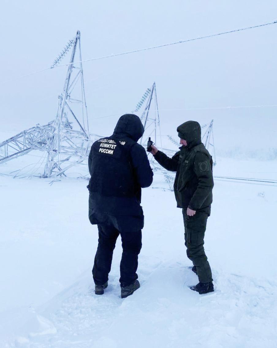 Часть Мурманска и Североморска в очередной раз остались без энергоснабжения. В двух крупных населённых пунктах Мурманской области вновь зафиксированы отключения электричества в некоторых из жилых домов. Работы по восстановлению электроснабжения уже идут полным ходом