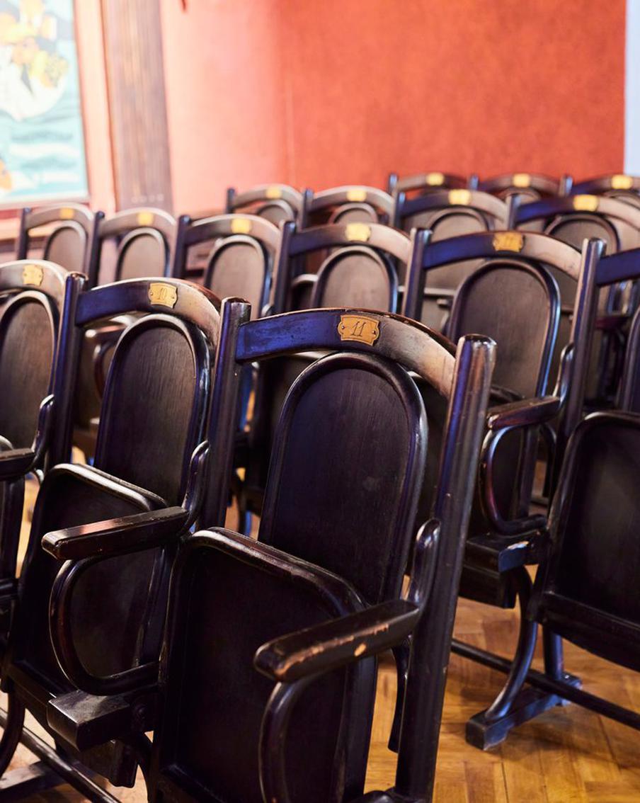 Мишустин исключил из Совета по развитию кинематографии Сокурова и Тодоровского. По распоряжению премьер-министра Михаила Мишустина в составе Совета по развитию кинематографии произошли важные изменения. Из состава совета исключены некоторые известные деятели киноиндустрии, в том числе режиссёры Александр Сокуров и Валерий Тодоровский, а также бывший советник президента по культуре Владимир Толстой