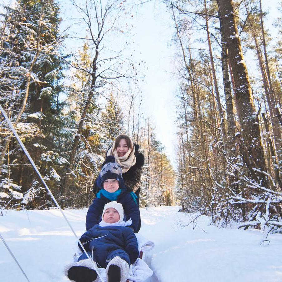 Россиян в конце февраля ждёт четырёхдневная рабочая неделя. Согласно производственному календарю на 2026 год, в России будет установлена сокращённая рабочая неделя с 24 по 27 февраля. Это связано с празднованием Дня защитника Отечества, который отмечается 23 февраля. Согласно постановлению премьер-министра Михаила Мишустина, праздничные выходные дни продлятся три дня – с 21 по 23 февраля включительно