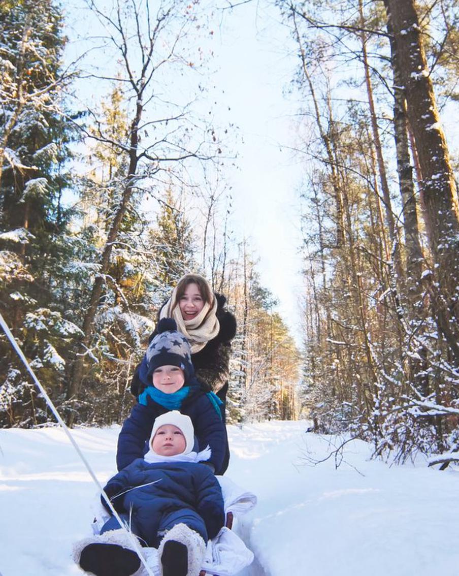 Россиян в конце февраля ждёт четырёхдневная рабочая неделя. Согласно производственному календарю на 2026 год, в России будет установлена сокращённая рабочая неделя с 24 по 27 февраля. Это связано с празднованием Дня защитника Отечества, который отмечается 23 февраля. Согласно постановлению премьер-министра Михаила Мишустина, праздничные выходные дни продлятся три дня – с 21 по 23 февраля включительно