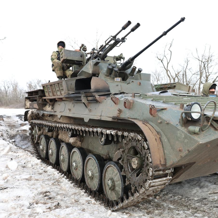 Российская армия заняла Торецкое в ДНР и Петровку в Запорожской области. Как сообщает пресс-служба Министерства обороны Российской Федерации, подразделения группировки войск "Центр" установили контроль над населённым пунктом Торецкое, расположенным в Донецкой Народной Республике. В свою очередь, подразделения группировки войск "Восток" взяли под контроль село Петровка в Запорожской области