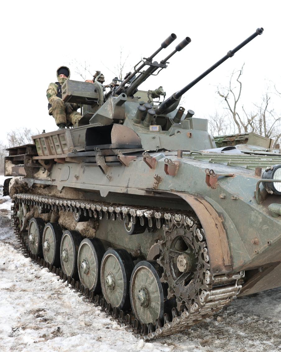 Российская армия заняла Торецкое в ДНР и Петровку в Запорожской области. Как сообщает пресс-служба Министерства обороны Российской Федерации, подразделения группировки войск "Центр" установили контроль над населённым пунктом Торецкое, расположенным в Донецкой Народной Республике. В свою очередь, подразделения группировки войск "Восток" взяли под контроль село Петровка в Запорожской области