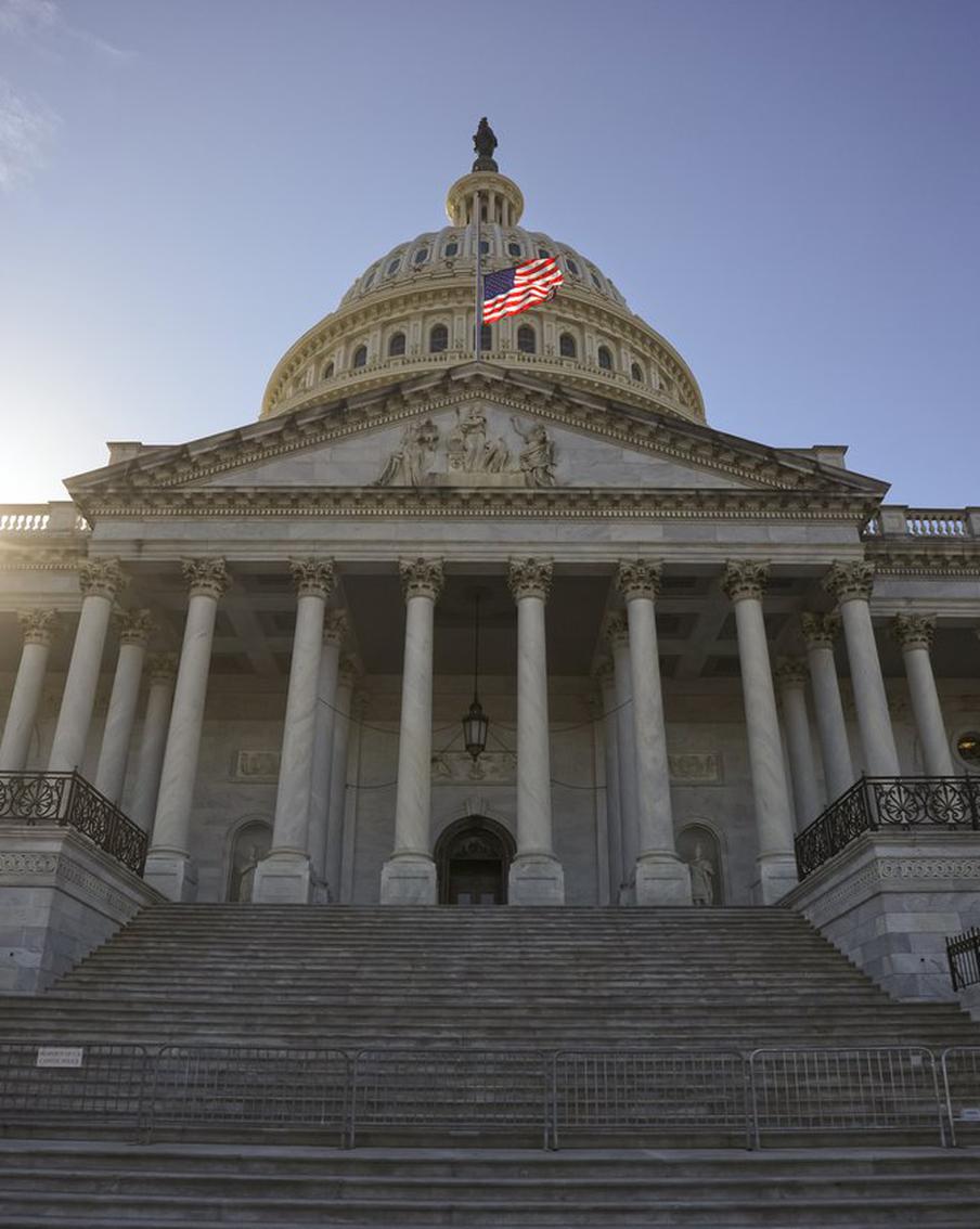 Американское правительство частично прекратило работу из-за начала шатдауна. Правительство США частично приостановило свою работу на фоне отказа представителей Демократической партии согласовать государственный бюджет из-за беспредела иммиграционной полиции в Миннеаполисе