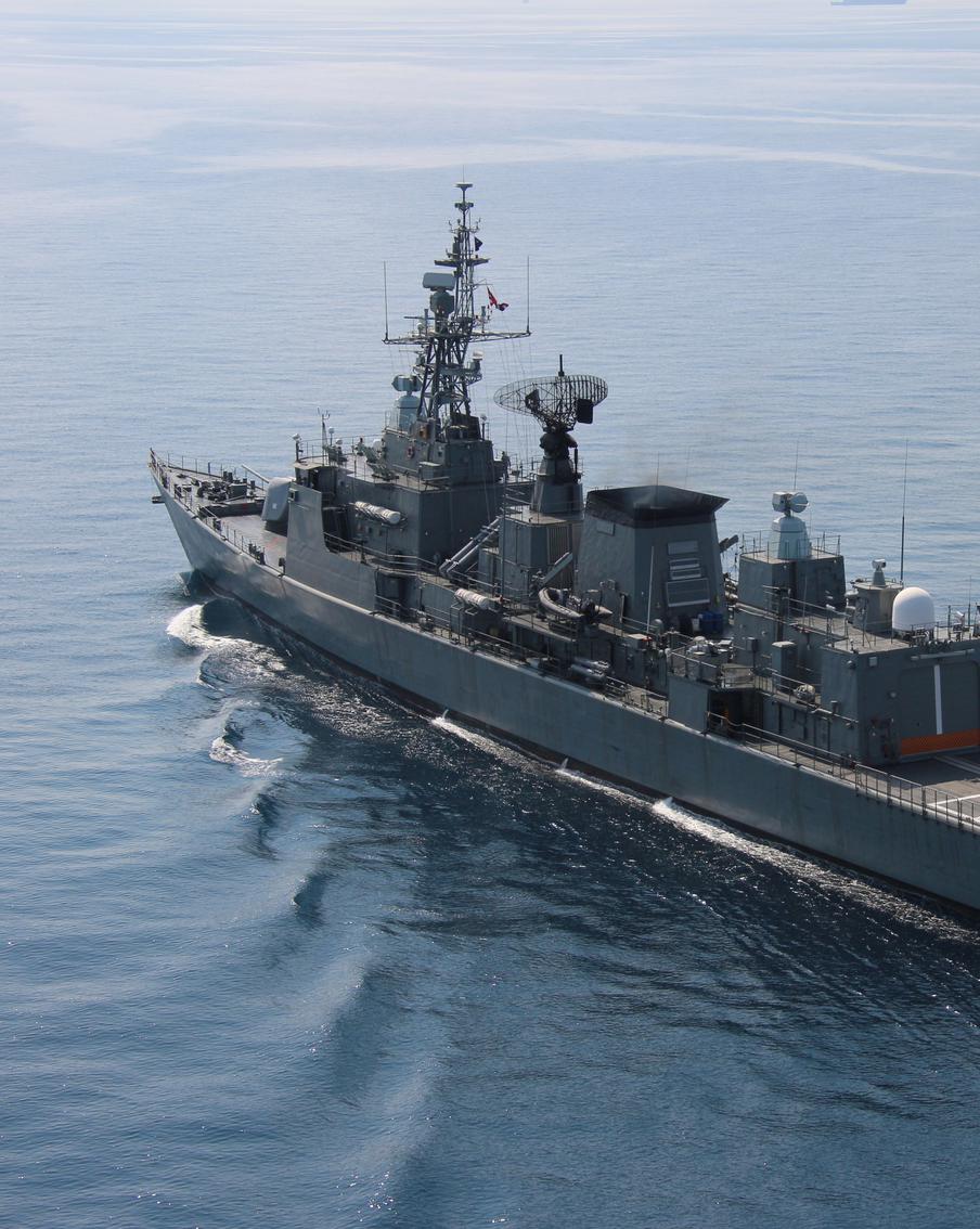 Иран объявил о военных учениях с боевыми стрельбами в Ормузском проливе. Иранская Исламская Республика начала двухдневные военные учения, которые проходят в Ормузском проливе и включают в себя использование боевого оружия. По информации агентства Al Jazeera, манёвры охватывают акватории Персидского и Оманского заливов, однако подробности учений остаются неизвестными