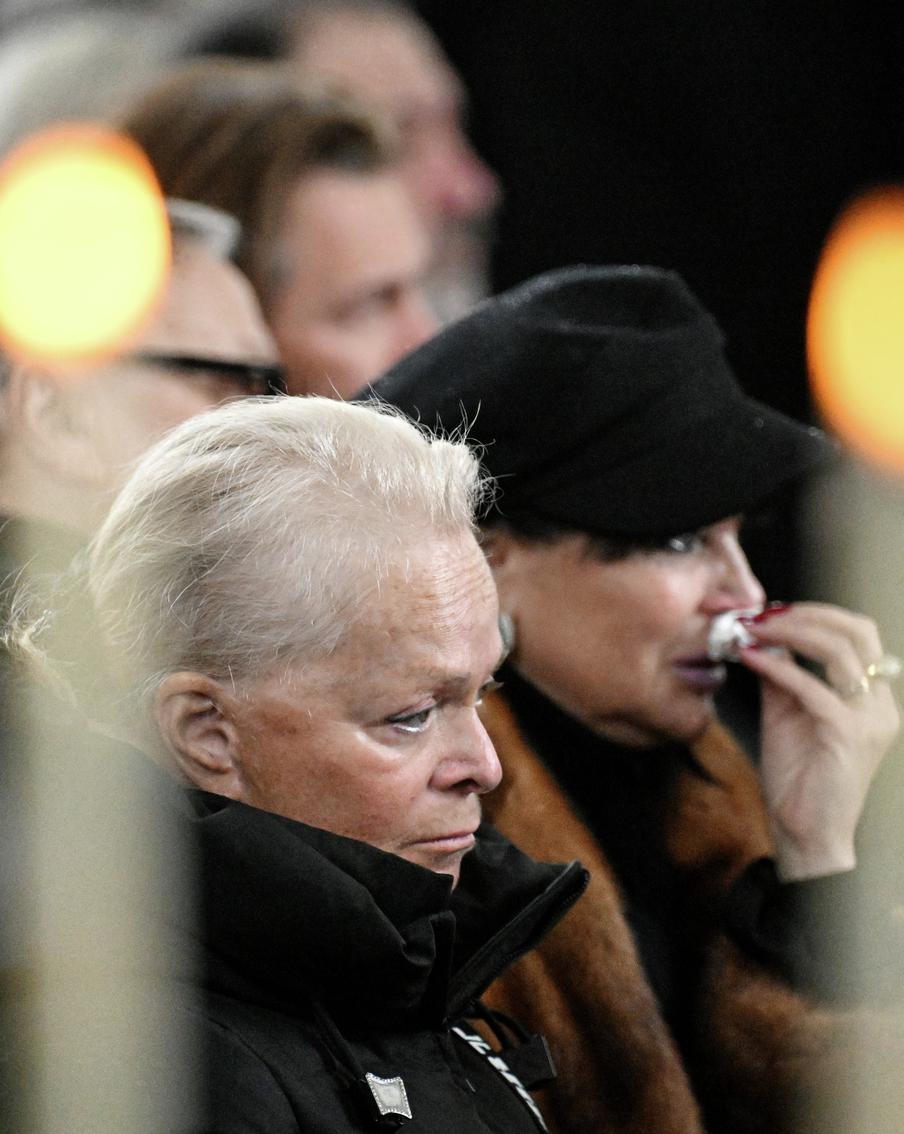 "Нашей девочки нет": большое горе у Ларисы Долиной