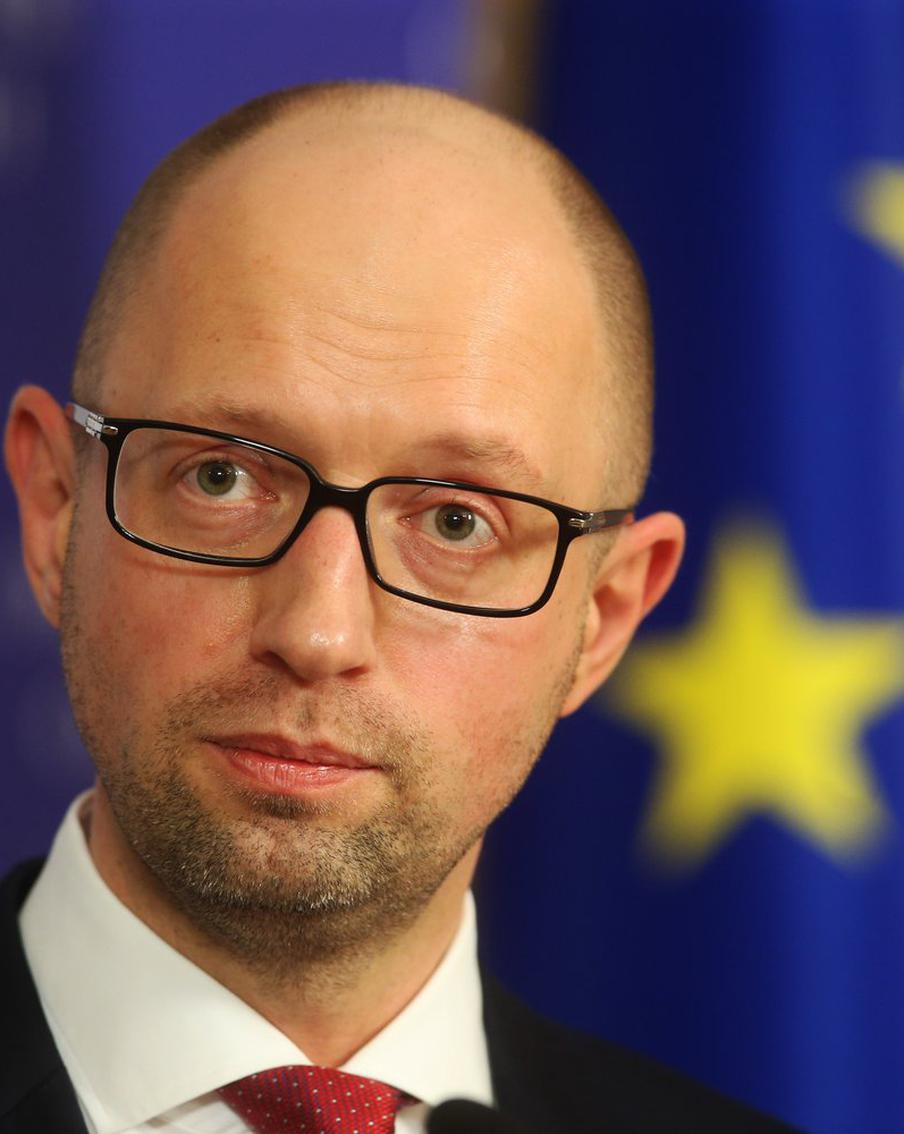 Бывшего премьер-министра Украины Яценюка объявили в розыск в России. В базе данных Министерства внутренних дел Российской Федерации появилась информация о том, что бывший премьер-министр Украины Арсений Яценюк объявлен в розыск на территории России. Причиной розыска стало возбужденное против него уголовное дело