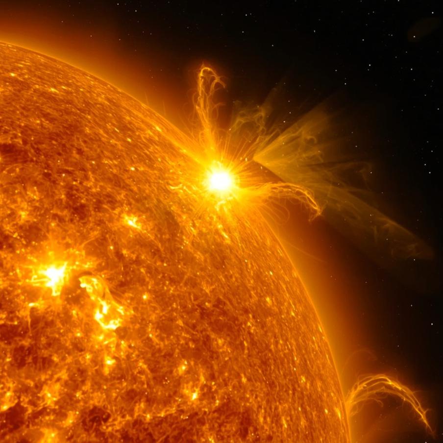 На Солнце 1 февраля произошли три сильные вспышки. В воскресенье утром Институт прикладной геофизики зарегистрировал три мощные вспышки на Солнце, относящиеся к предпоследнему классу (M)