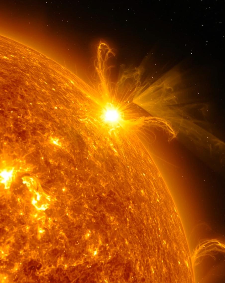 На Солнце 1 февраля произошли три сильные вспышки. В воскресенье утром Институт прикладной геофизики зарегистрировал три мощные вспышки на Солнце, относящиеся к предпоследнему классу (M)