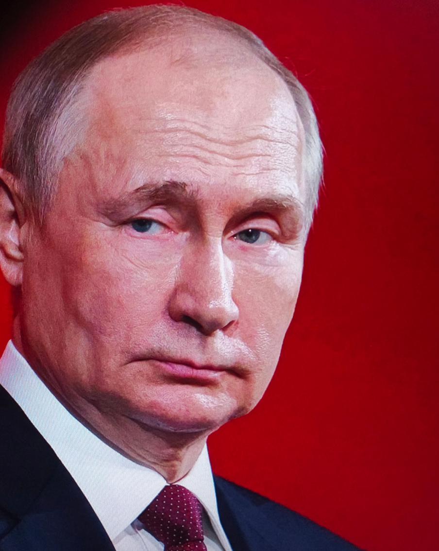 Путин в день 95-летия со дня рождения Ельцина позвонил его вдове Наине Ельциной. В связи с 95-летием со дня рождения первого президента Российской Федерации Бориса Николаевича Ельцина, президент России Владимир Путин совершил телефонный звонок его супруге Наине Иосифовне Ельциной. Об этом сообщил журналистам пресс-секретарь главы государства Дмитрий Песков