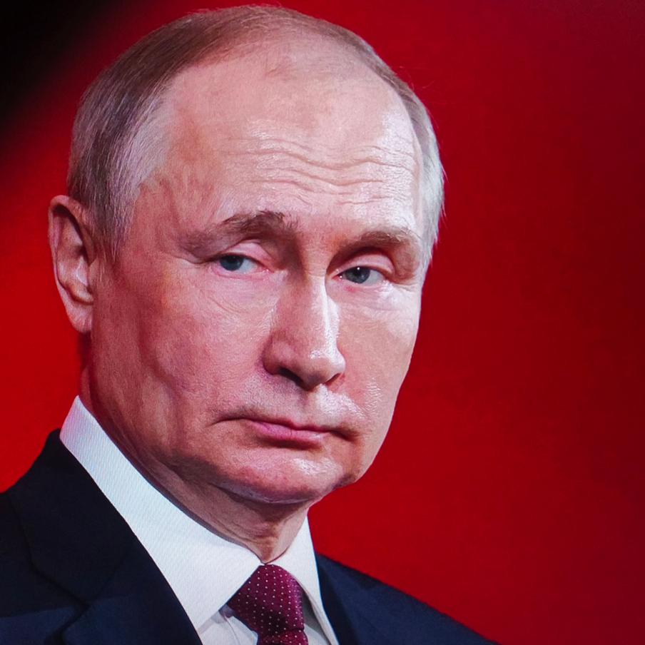 Путин в день 95-летия со дня рождения Ельцина позвонил его вдове Наине Ельциной. В связи с 95-летием со дня рождения первого президента Российской Федерации Бориса Николаевича Ельцина, президент России Владимир Путин совершил телефонный звонок его супруге Наине Иосифовне Ельциной. Об этом сообщил журналистам пресс-секретарь главы государства Дмитрий Песков