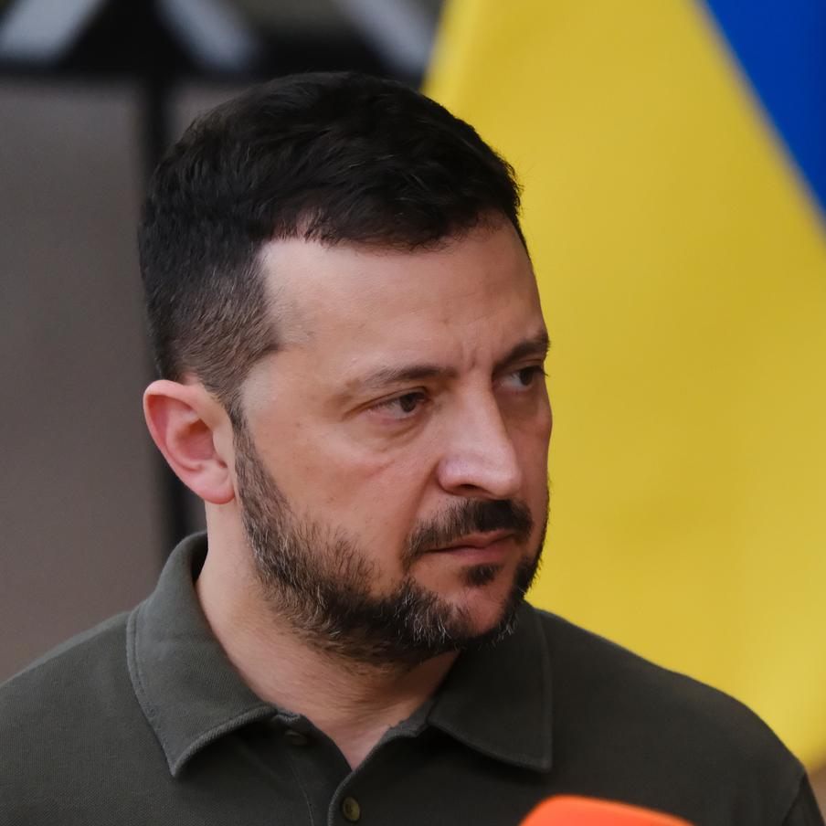 Зеленский своими словами мог сорвать очередные трёхсторонние переговоры в ОАЭ. Заявления украинского президента могли обострить отношения между представителями Украины, России и США, из-за чего запланированные на сегодня переговоры сторон в ОАЭ могли быть отменены