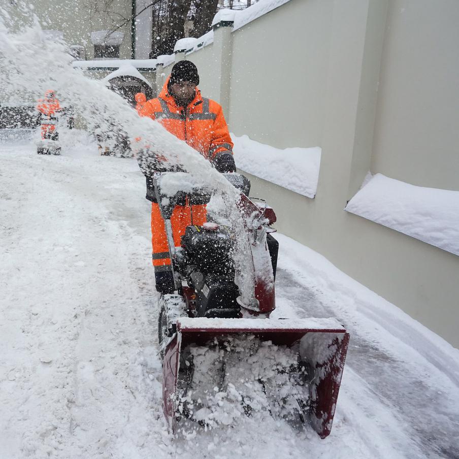 Москвичам рассказали о поджидающих их в феврале сильных морозах и осадках. Жителей и гостей столицы в феврале ожидают аномально низкие температуры и большое количество осадков. Такая же картина будет наблюдаться и в других городах европейской части России