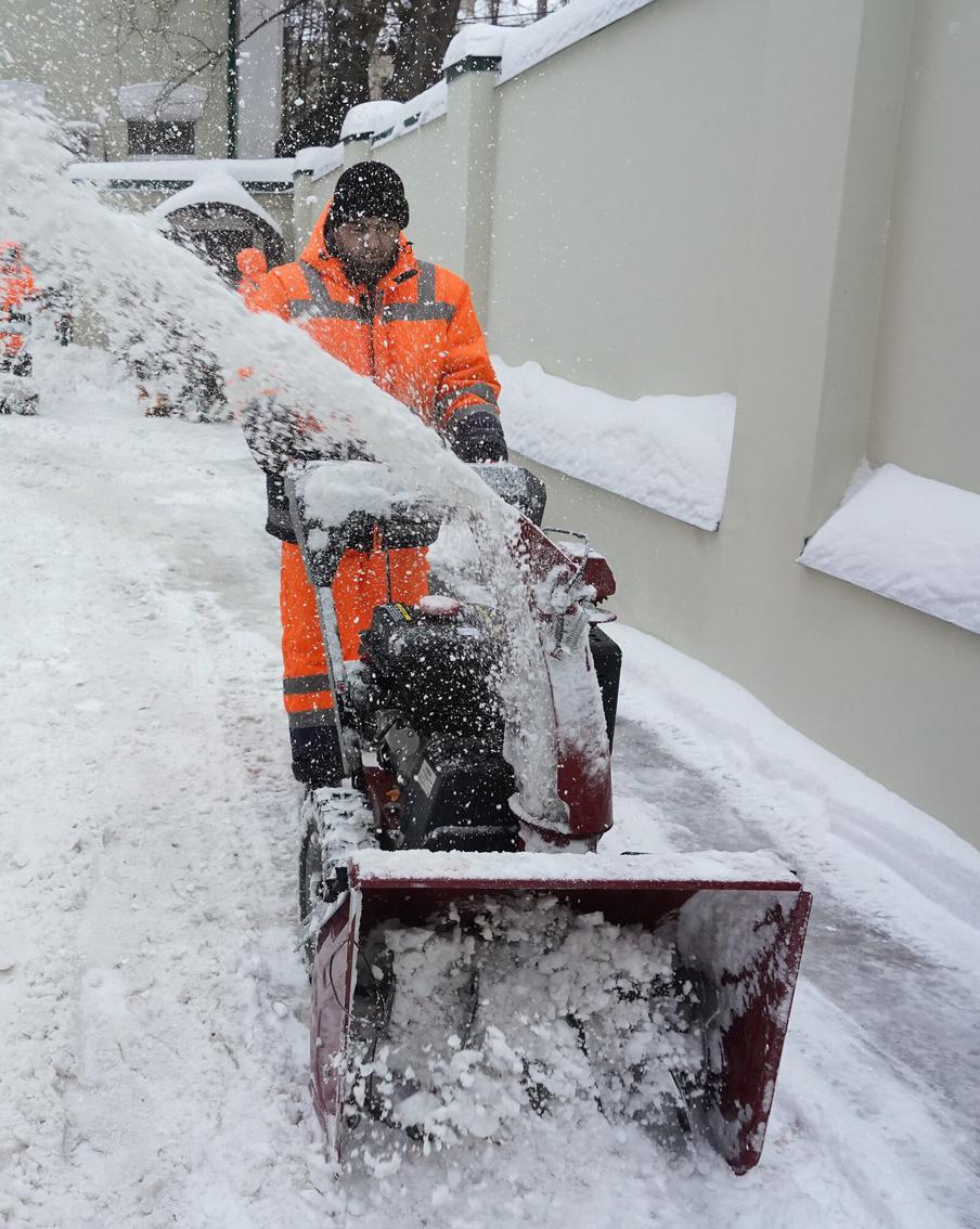 Москвичам рассказали о поджидающих их в феврале сильных морозах и осадках. Жителей и гостей столицы в феврале ожидают аномально низкие температуры и большое количество осадков. Такая же картина будет наблюдаться и в других городах европейской части России