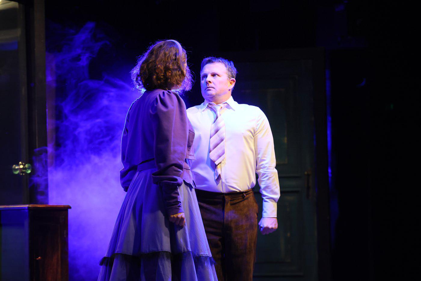 Шаг за шагом Хоботов борется за свою свободу.