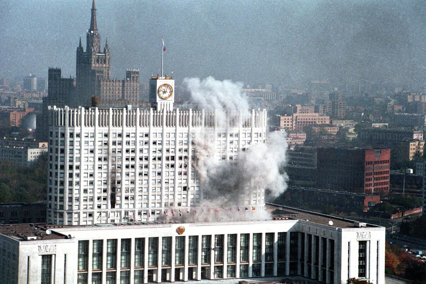 Белый дом после обстрела