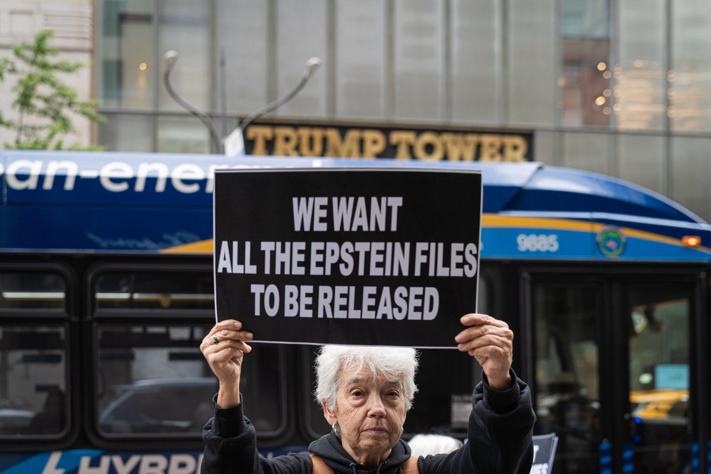 NYT: Минюст США опубликовало десятки фото обнажённых людей по делу Эпштейна