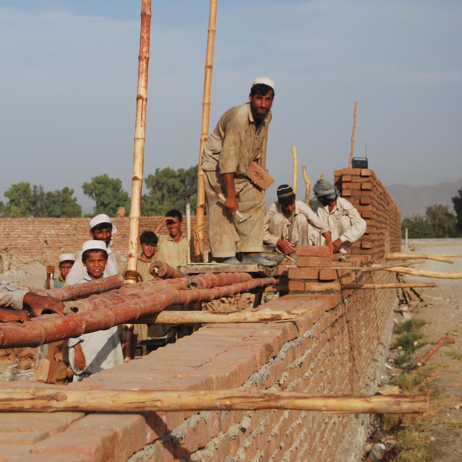 Москва и Кабул обсудили привлечение трудовых мигрантов из Афганистана. Москва и Кабул активно обсуждают вопрос привлечения афганских трудовых мигрантов для работы в России, как сообщил ТАСС посол Исламской Республики Афганистан в России Гуль Хасан. По словам дипломата, предварительные переговоры по этому вопросу уже состоялись, и есть основания ожидать положительных результатов