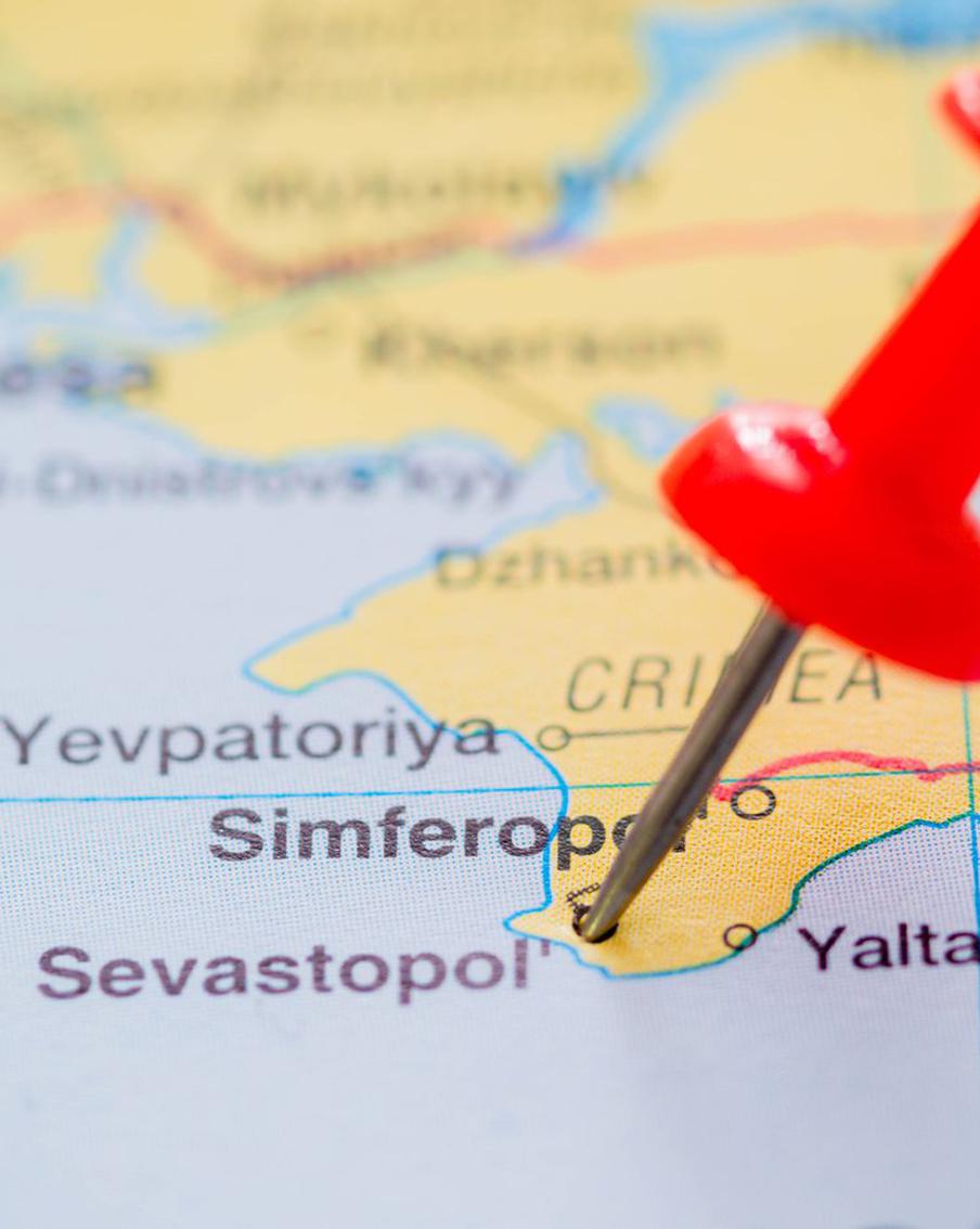 У берегов Крыма произошло землетрясение магнитудой 4,8. В понедельник, 2 февраля, Евразийский сейсмический центр сообщил о землетрясении магнитудой 4,8 у берегов Крыма. Эпицентр находился на глубине 10 километров в акватории Азовского моря, в 78 километрах от Керчи и в 36 километрах от Щёлкино. На данный момент неизвестно о каких-либо последствиях этого природного явления