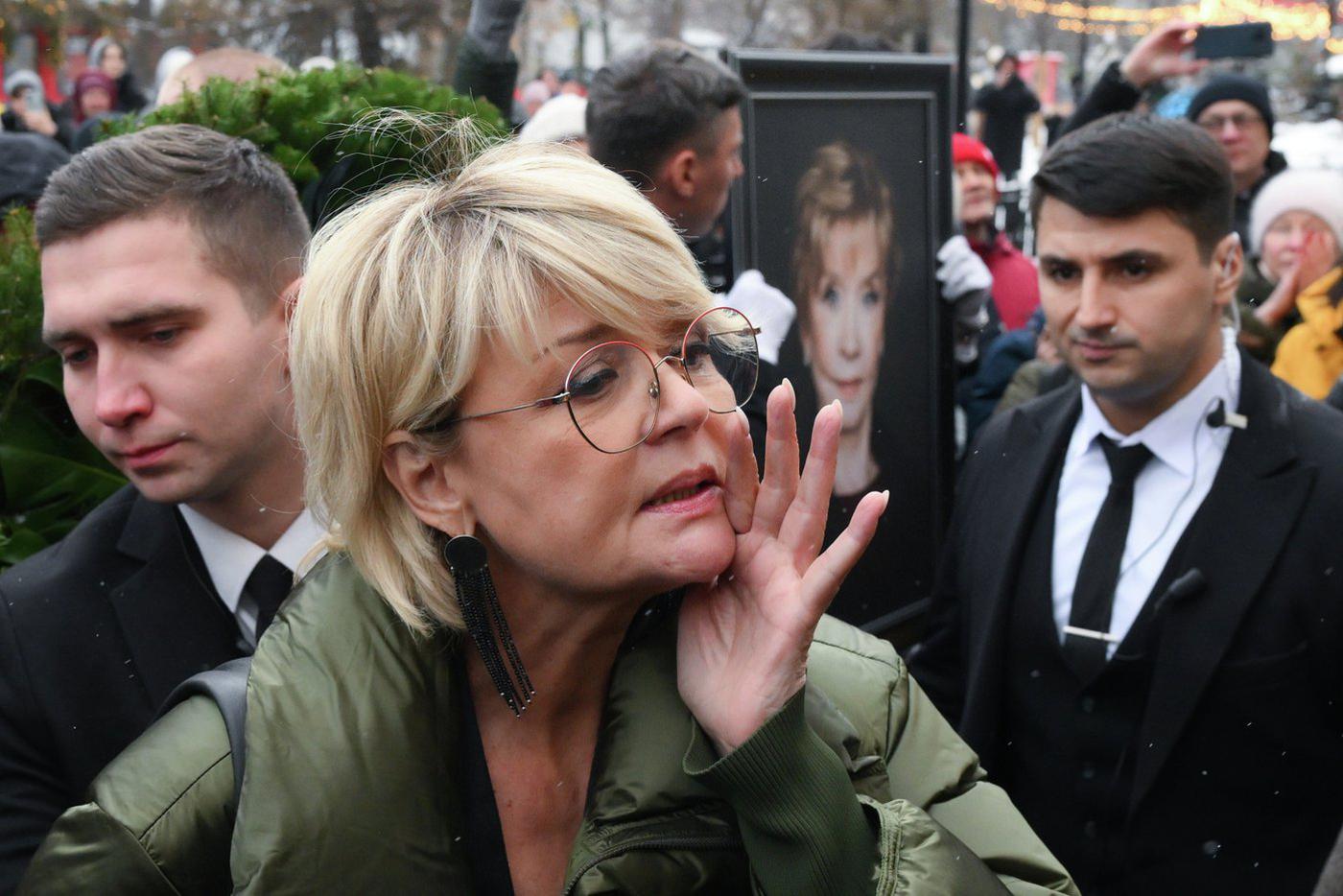 40 дней без Веры Алентовой: как справляется с тяжёлой потерей дочь Юлия Меньшова