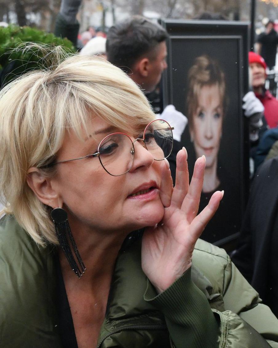 40 дней без Веры Алентовой: как справляется с тяжёлой потерей дочь Юлия Меньшова