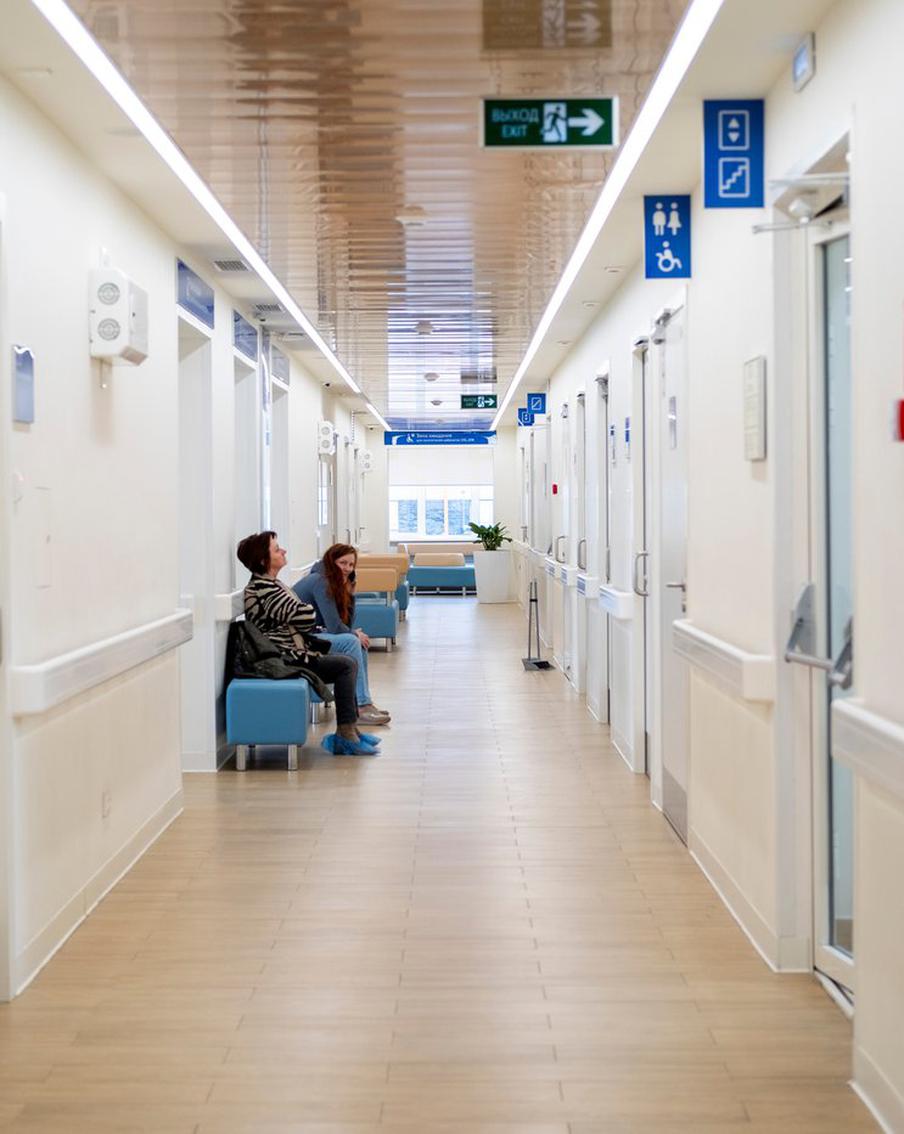 В РФ при подозрении на рак консультация должна быть проведена за три дня. В соответствии с программой государственных гарантий бесплатного оказания медицинской помощи гражданам Российской Федерации на 2026 год и плановый период 2027-2028 годов, пациенты, у которых есть подозрение на онкологическое заболевание, имеют право на консультацию врача в течение трёх рабочих дней