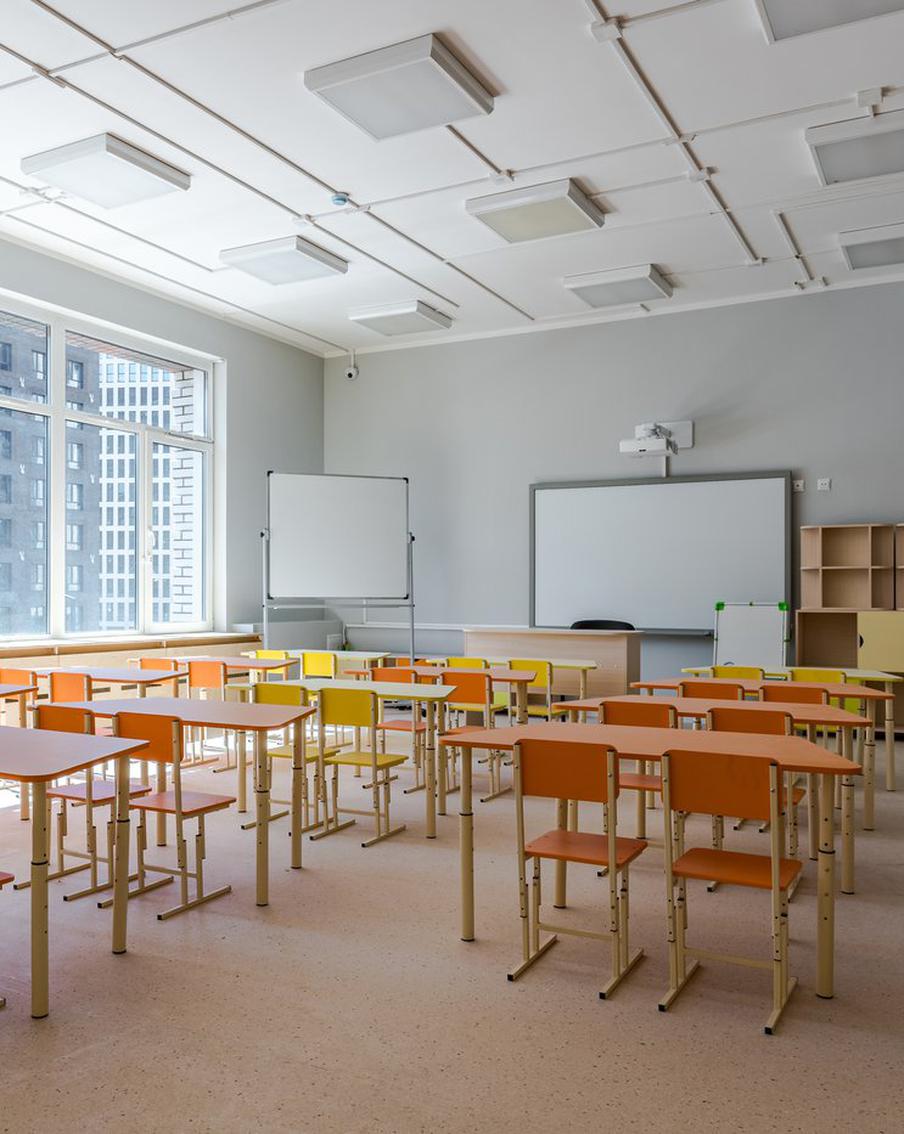 Минпросвещения установило даты весенних каникул школьников. Министерство просвещения Российской Федерации рекомендует провести весенние каникулы в общеобразовательных учреждениях с 28 марта по 5 апреля 2026 года