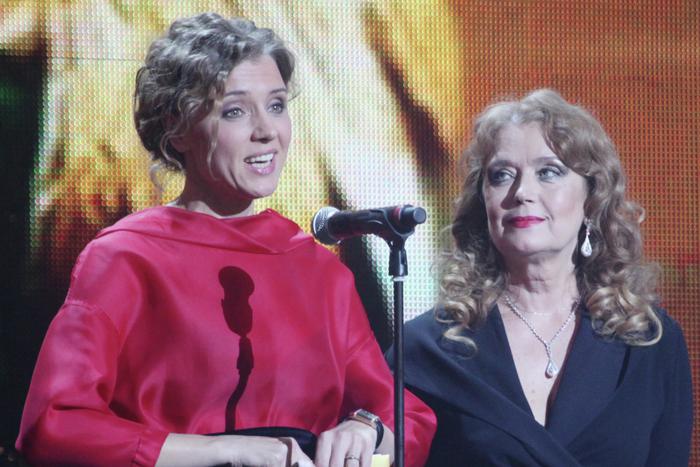 Семейный рок: не живущая с супругом Ксения Алфёрова повторяет судьбу своей матери