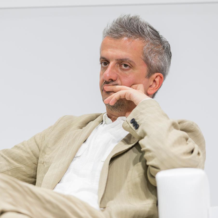 Минкульт объяснил, почему Богомолов соответствует назначению во МХАТ. Министерство культуры Российской Федерации сообщает о назначении Константина Богомолова на должность исполняющего обязанности ректора Школы-студии МХАТ. Это решение было принято, учитывая высокий уровень квалификации и компетенции, который соответствует требованиям, предъявляемым к данной позиции