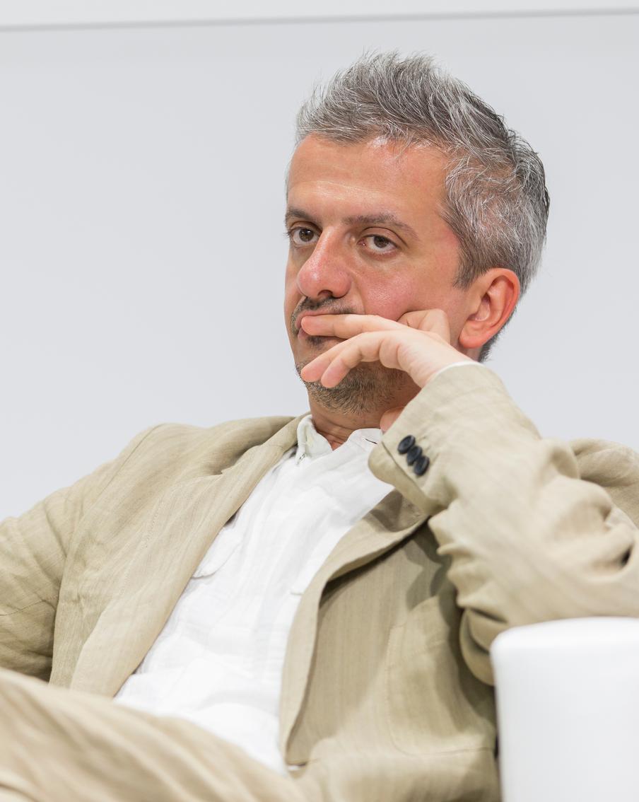 Минкульт объяснил, почему Богомолов соответствует назначению во МХАТ. Министерство культуры Российской Федерации сообщает о назначении Константина Богомолова на должность исполняющего обязанности ректора Школы-студии МХАТ. Это решение было принято, учитывая высокий уровень квалификации и компетенции, который соответствует требованиям, предъявляемым к данной позиции