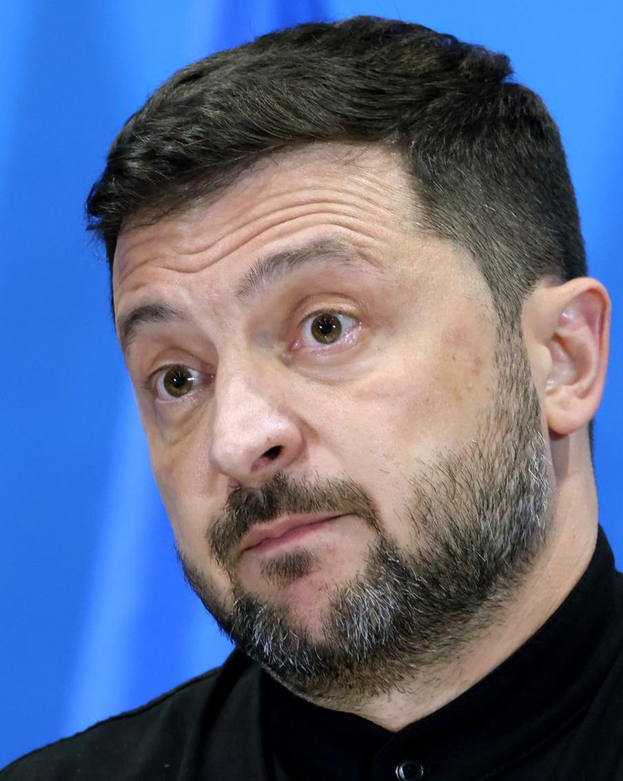 Зеленский упоминается в файлах Эпштейна в связи с торговлей людьми. В документах министерства юстиции США, касающихся дела Джеффри Эпштейна, упоминается имя президента Украины Владимира Зеленского в контексте торговли людьми с территории этой страны