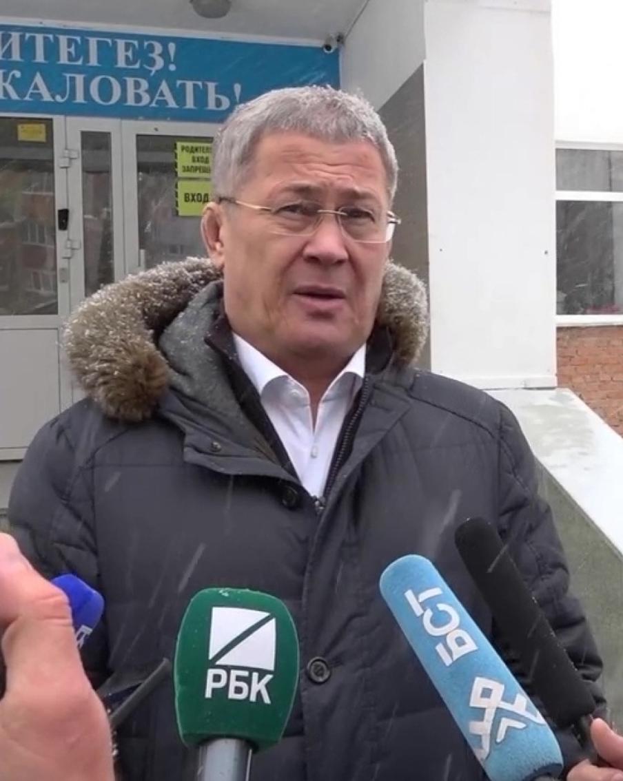 Хабиров: руководство гимназии уволят, если подтвердится травля виновника ЧП. Если факт буллинга, ставшего причиной недавнего инцидента в уфимской гимназии, будет доказан, то руководство учебного заведения будет уволено. Об этом сообщил журналистам глава Республики Башкортостан Радий Хабиров