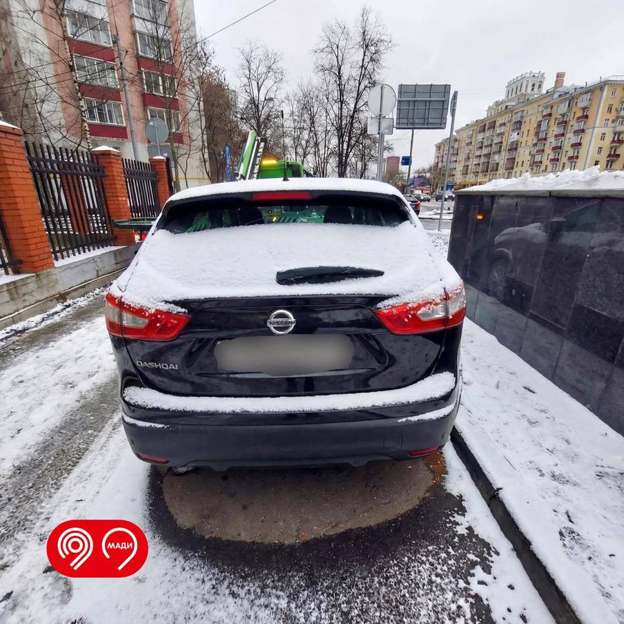 Водители в Москве стали реже парковать авто на тротуарах