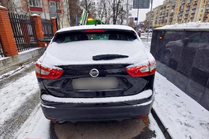 Водители в Москве стали реже парковать авто на тротуарах