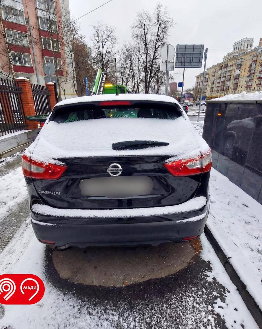 Водители в Москве стали реже парковать авто на тротуарах