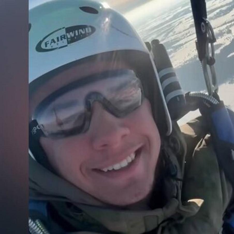 Рэпер Macan записал видео для возлюбленной во время прыжка с парашютом. Российский музыкант Андрей Косолапов, известный под псевдонимом Macan, который сейчас проходит военную службу, записал видеообращение к своей возлюбленной Марии Мотиной во время прыжка с парашютом