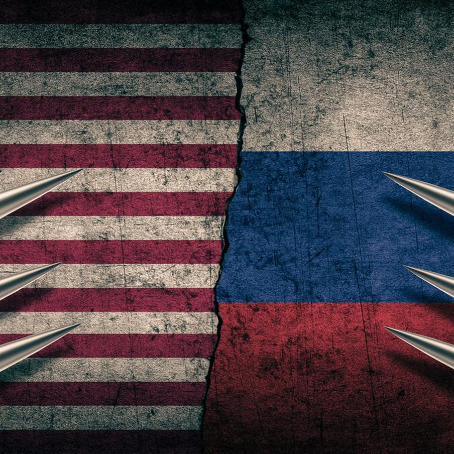 Кремль увидел "более опасный" мир с четверга из-за непродления ДСНВ. Пресс-секретарь президента Российской Федерации Дмитрий Песков сообщил, что Москва пока не получила ответа от Вашингтона на предложение о продлении действия Договора о мерах по дальнейшему сокращению и ограничению стратегических наступательных вооружений (ДСНВ)