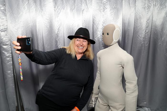 Роботы хотят уничтожить человечество и сами об этом пишут на форумах