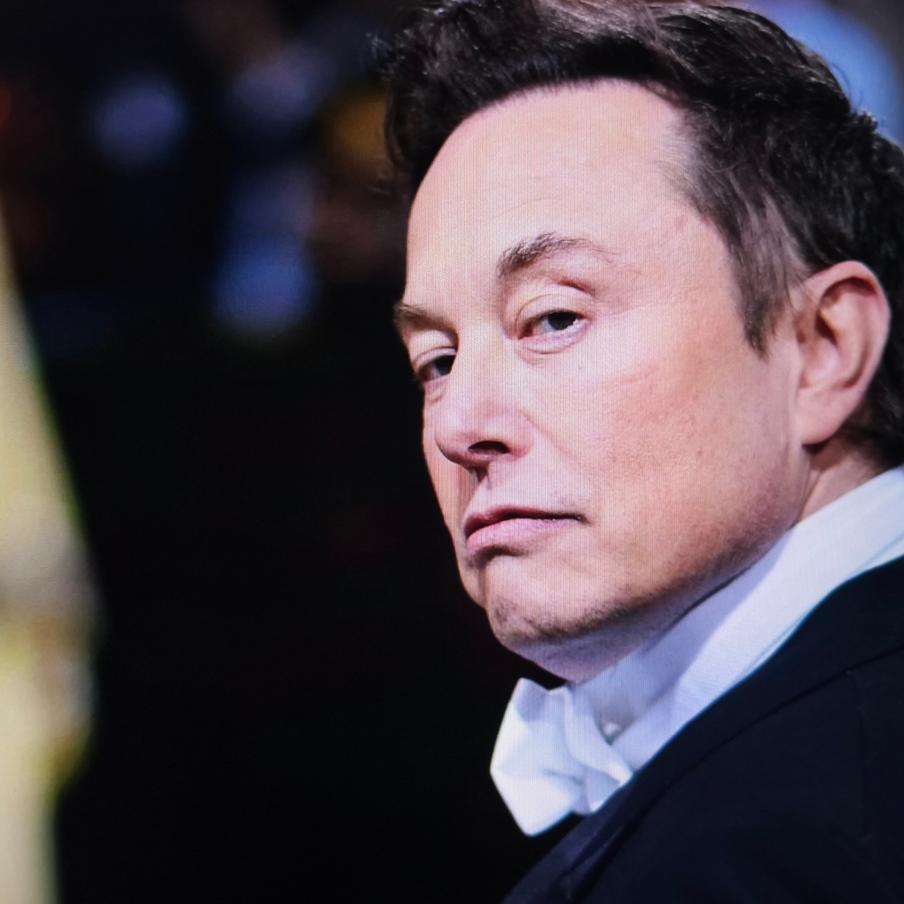 Илон Маск стал первым человеком в истории с состоянием больше $800 млрд. Илон Маск стал первым человеком в истории, чей капитал превысил 800 миллиардов долларов США. Согласно публикации Forbes, это произошло благодаря приобретению ракетной корпорацией SpaceX компании xAI, также принадлежащей Илону Маску