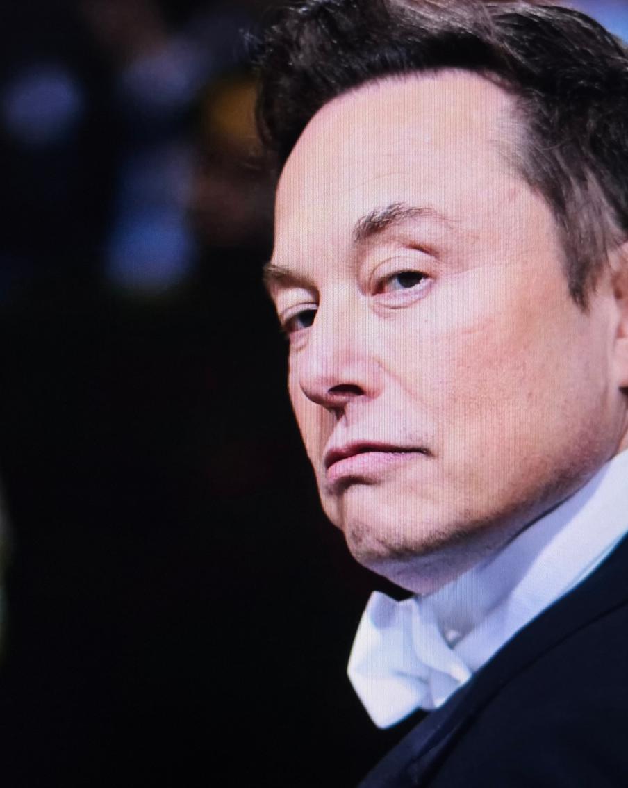 Илон Маск стал первым человеком в истории с состоянием больше $800 млрд. Илон Маск стал первым человеком в истории, чей капитал превысил 800 миллиардов долларов США. Согласно публикации Forbes, это произошло благодаря приобретению ракетной корпорацией SpaceX компании xAI, также принадлежащей Илону Маску